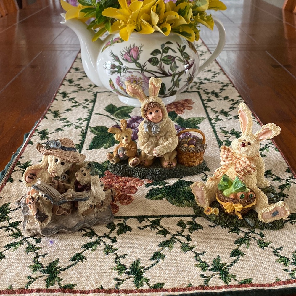 Two Boyd’s Bears & One Yesterdays Child Figurines Very Good Cond Rabbits & Bears